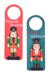 Visačka na dveře panáček NUTCRACKER, dřevo, červená, 8x24x1cm, 2T - Objevte nae FSC certifikovan zvsn dekorace. Krsn a ekologick doplky pro v domov a zahradu.