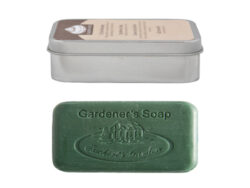 Mýdlo zahradnické v hliníkové krabičce - Praktick doplky Esschert Design: mdla, houby na myt a nplasti s prodnmi slokami a motivy.