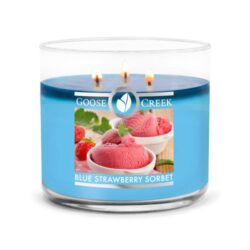 Svíčka 0,41 KG BLUE STRAWBERRY SORBET, aromatická v dóze, 3 knoty - Vonn svky ve skle svkem, temi knoty a dlkou hoen vce jak 35 hodin. Uijte si rozmanitost vn a rovnomrn hoen, kter pinej svky Goose Creek.